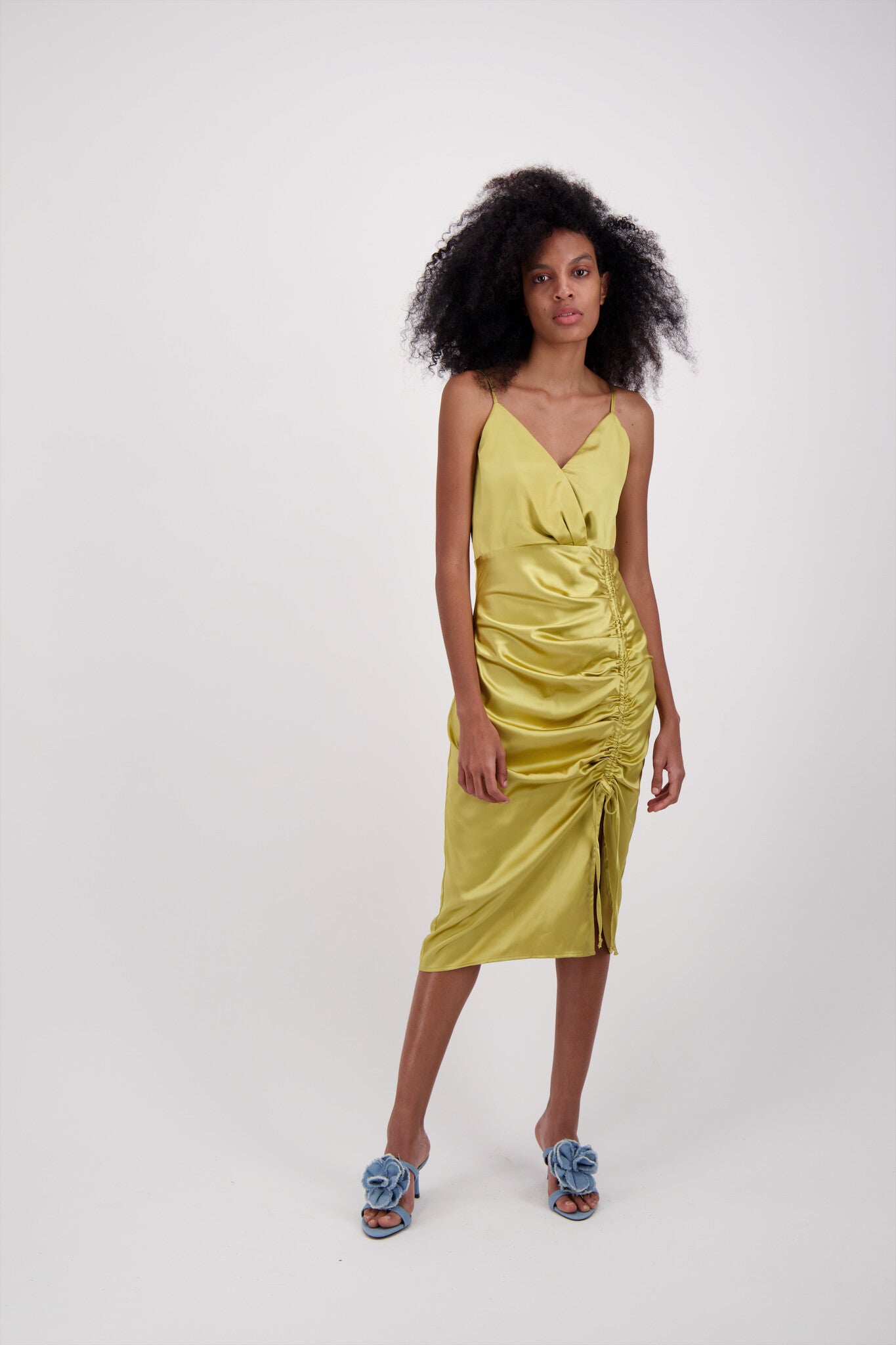 VESTIDO SATIN DORADO CORTO LARGO