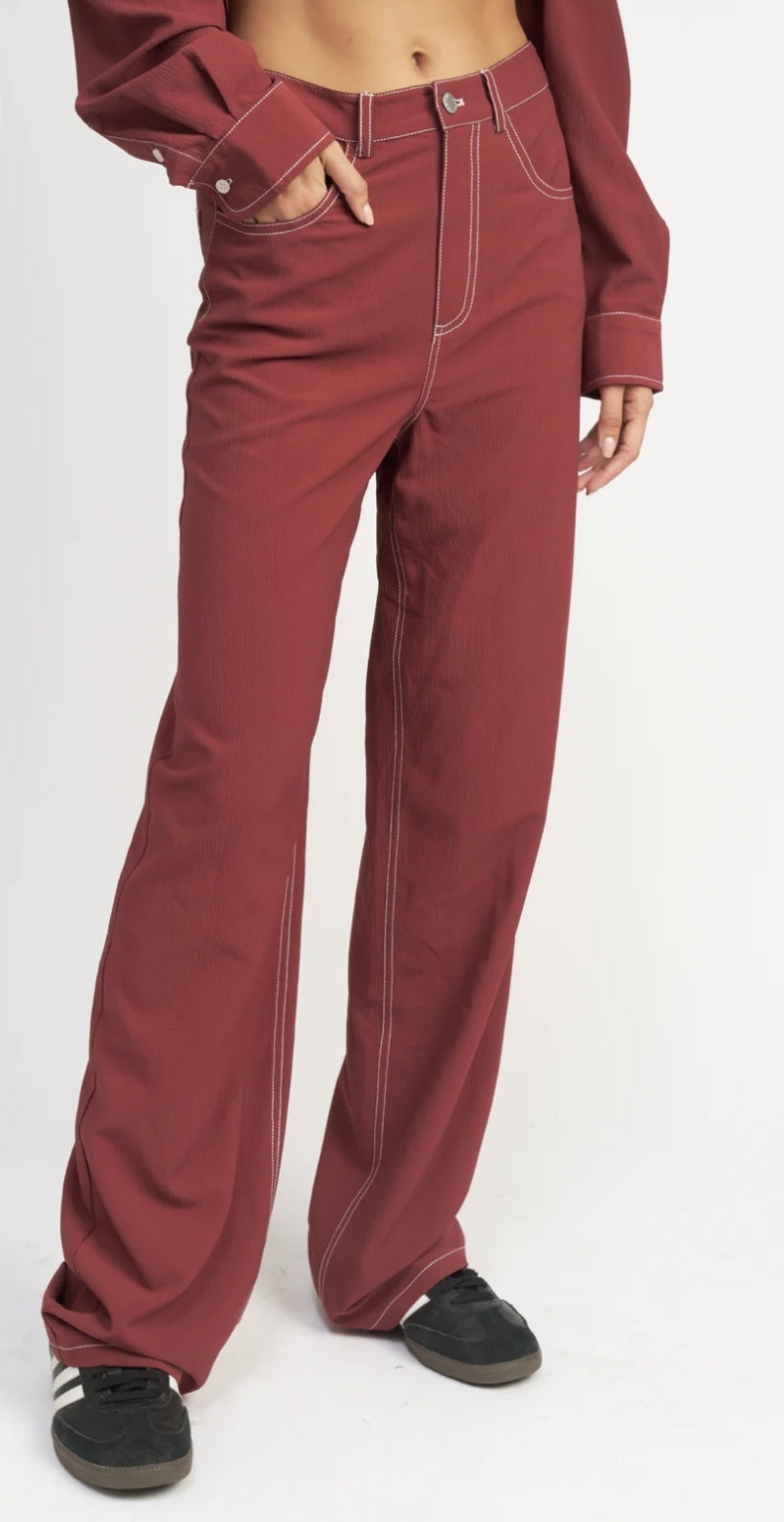 SET BURGUNDY CON COSTURAS BLANCAS