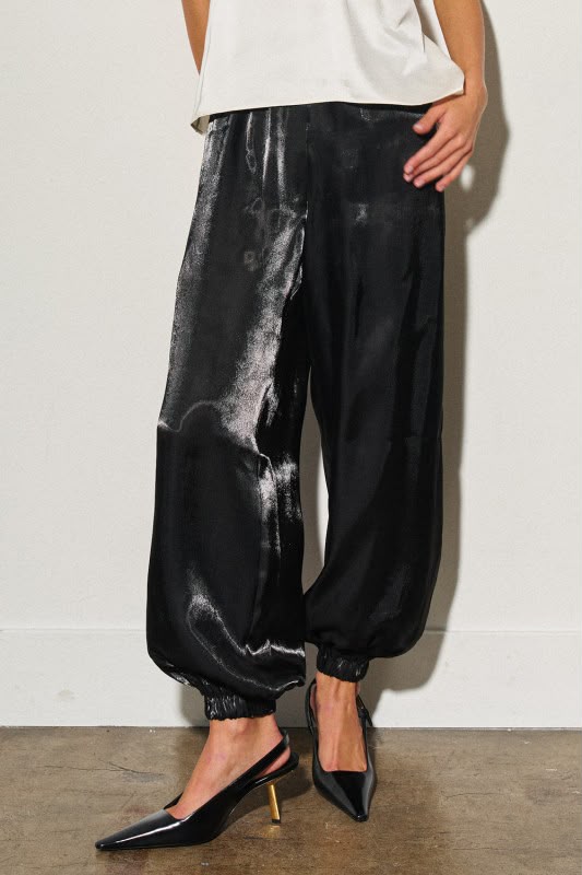 BLACK SATIN BALLOON PANTS