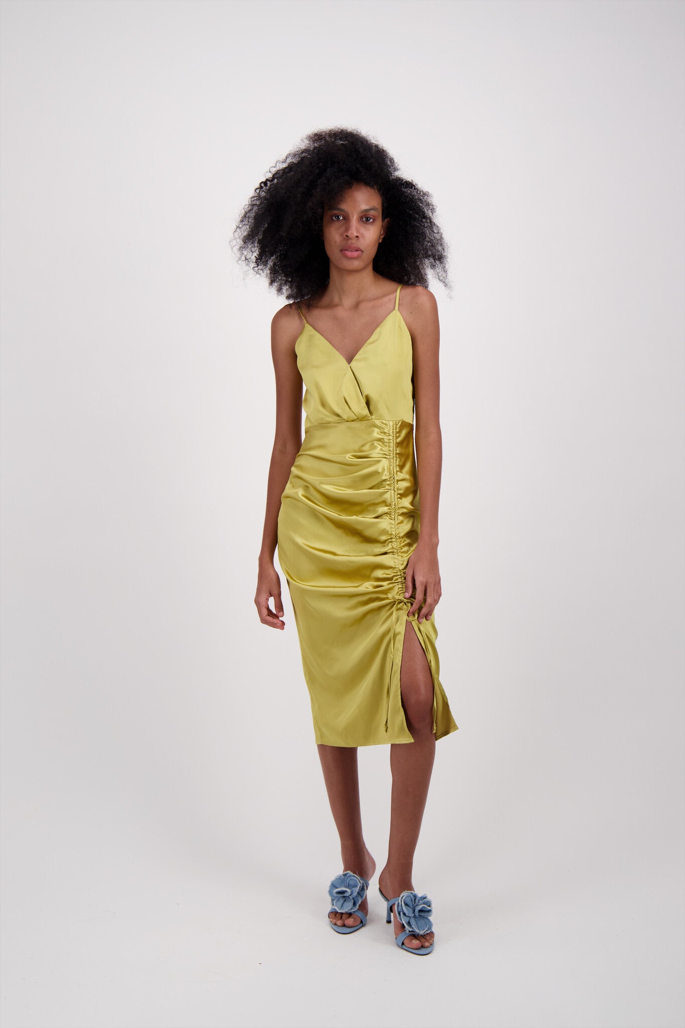 VESTIDO SATIN DORADO CORTO LARGO