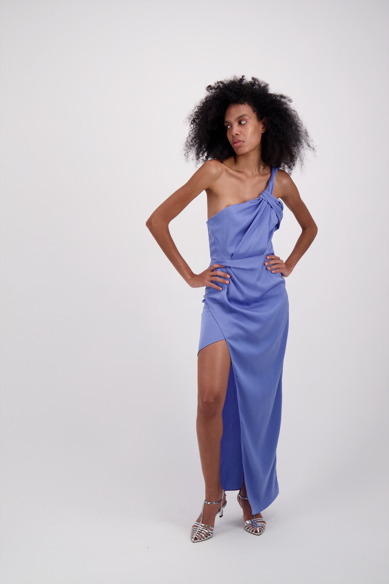 VESTIDO CORTO LARGO SATIN AZUL