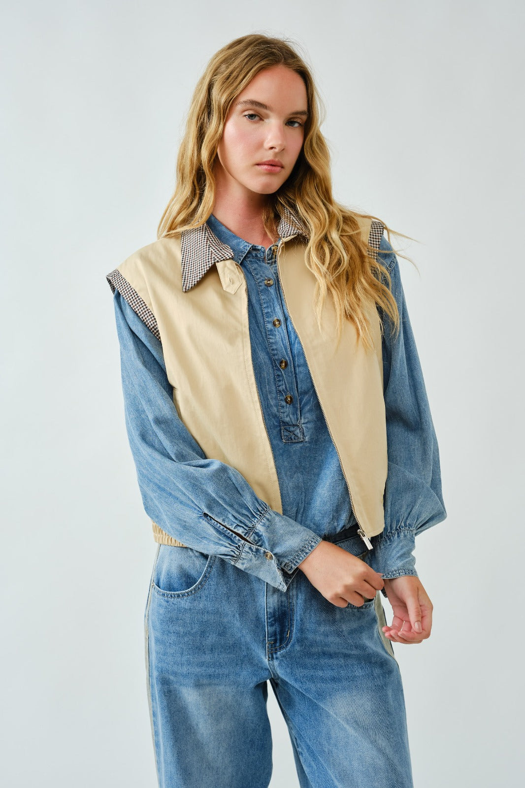 DOUBLE COLLAR BEIGE VEST