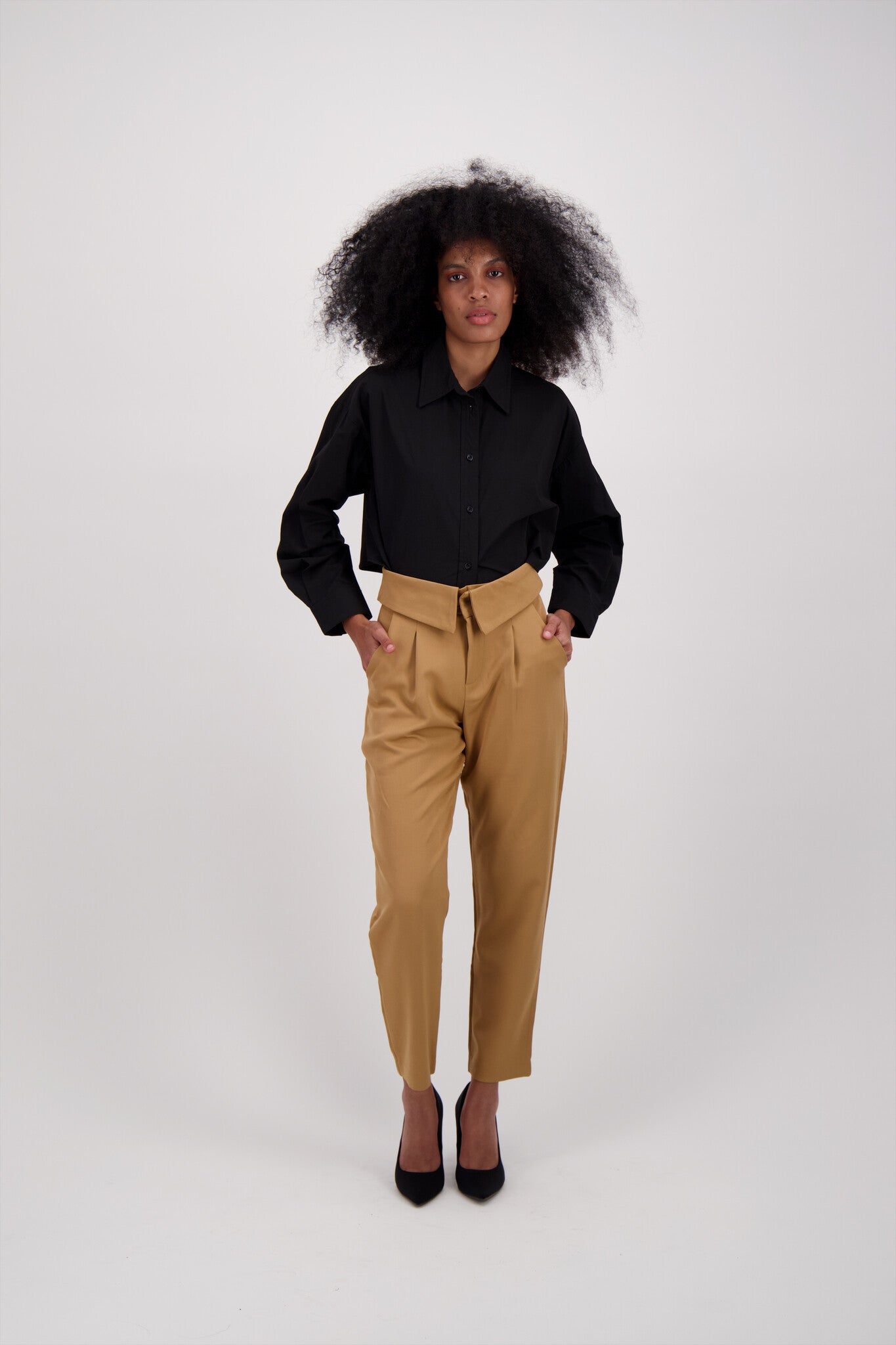 CAMISA CROPPED NEGRA