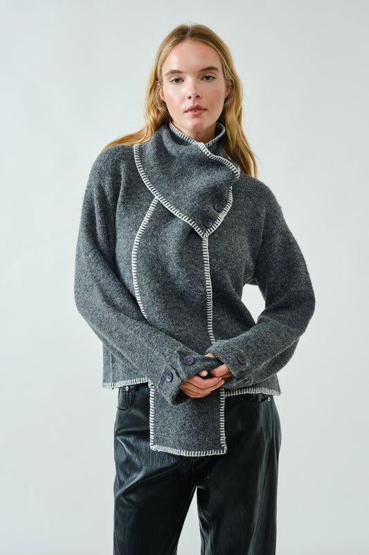 SUETER CON BUFANDA STITCHED