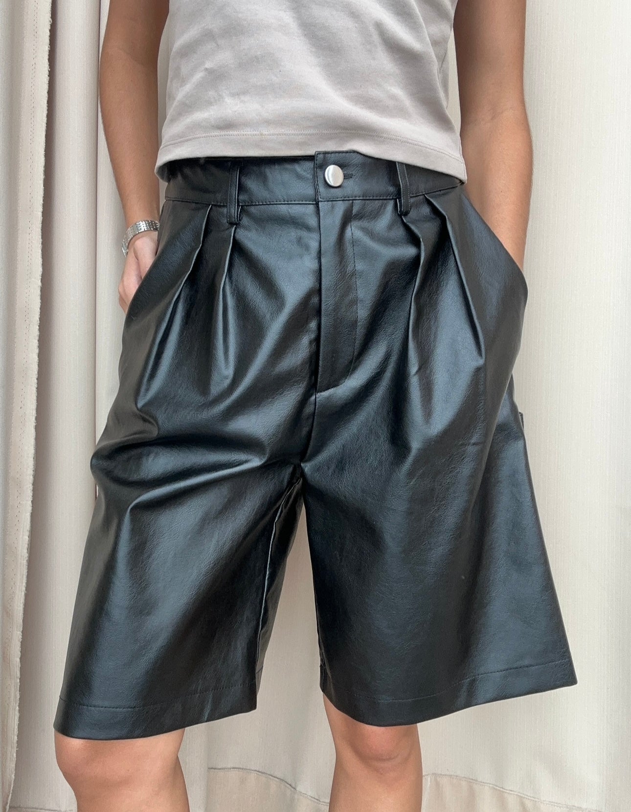 SHORTS PIEL VEGANA NEGROS MIDI