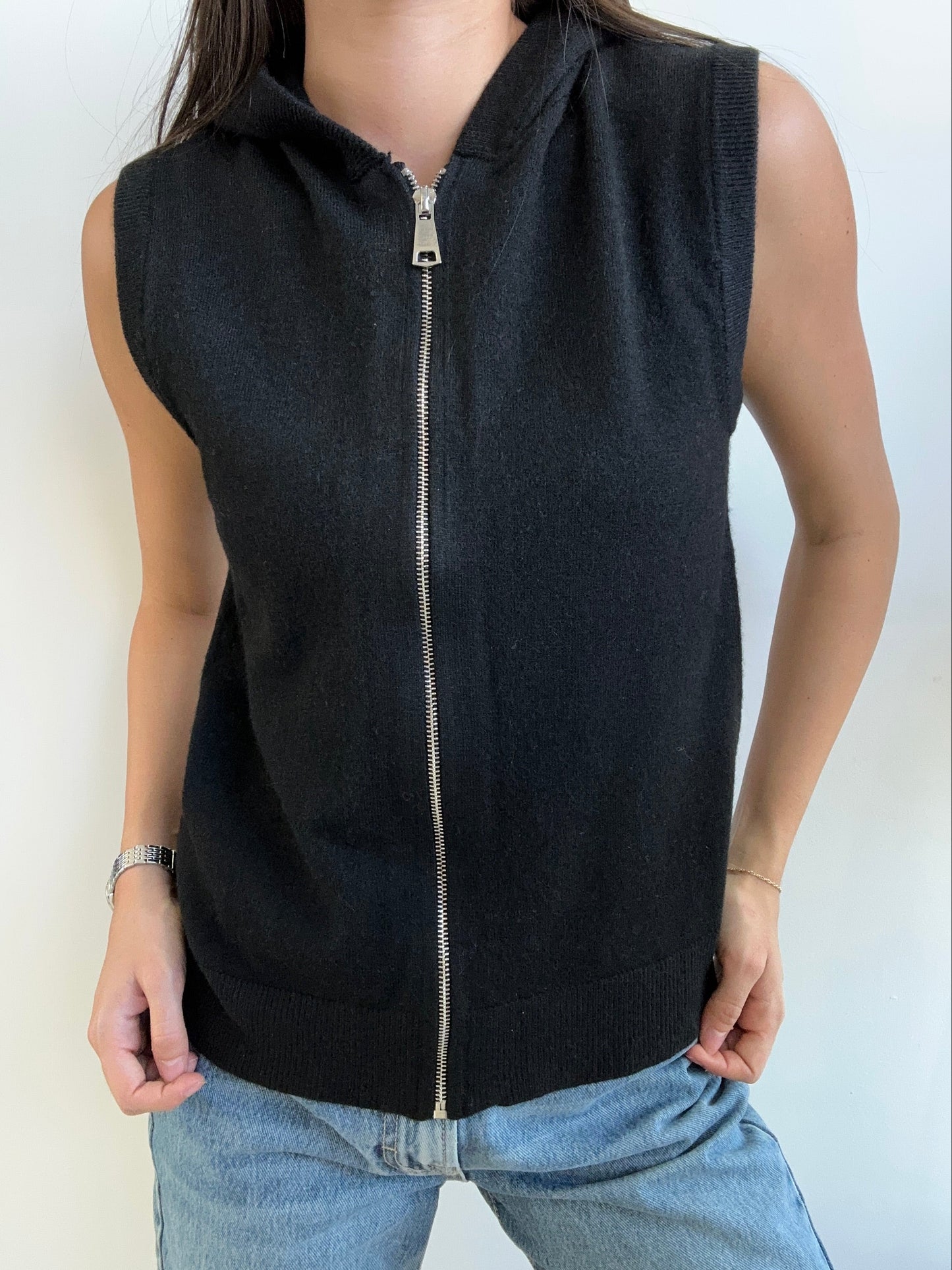 CHALECO ZIP SUETER NEGRO
