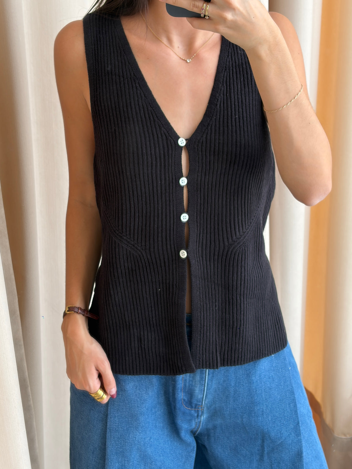 BLACK KNIT VEST TOP