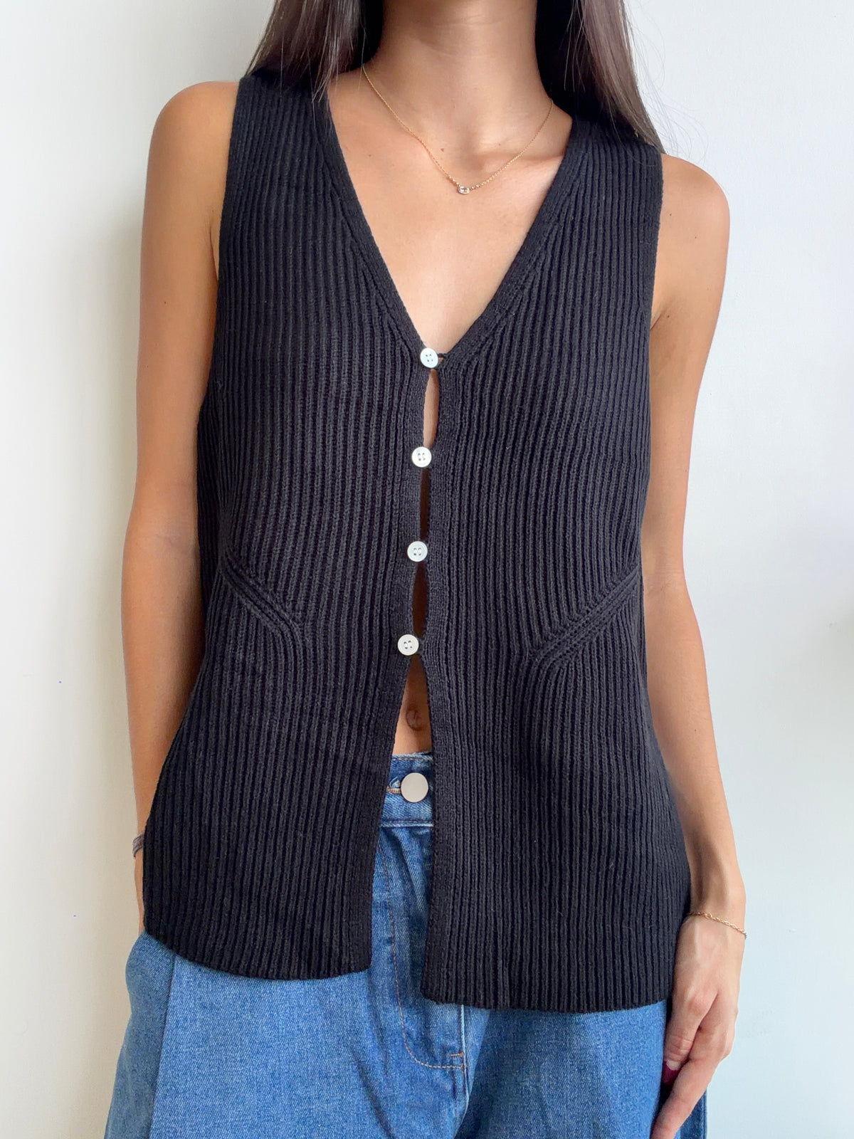 BLACK KNIT VEST TOP