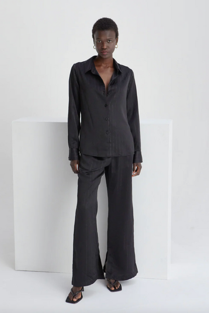 PANTALON SATIN NEGRO RAYAS METALICO