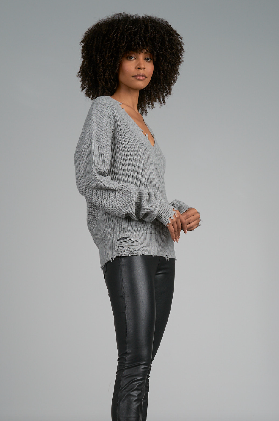 SUETER GRIS RASGADO