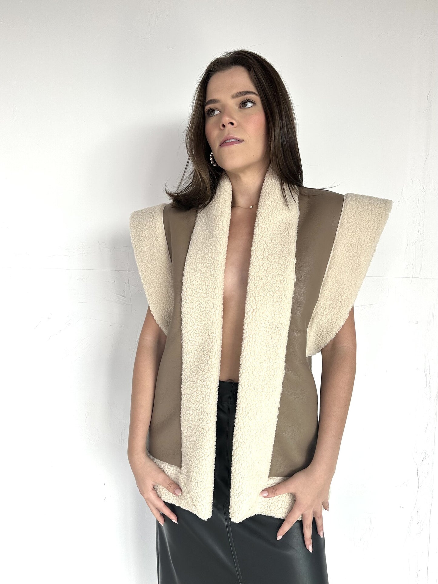 CHALECO BORREGO TAUPE