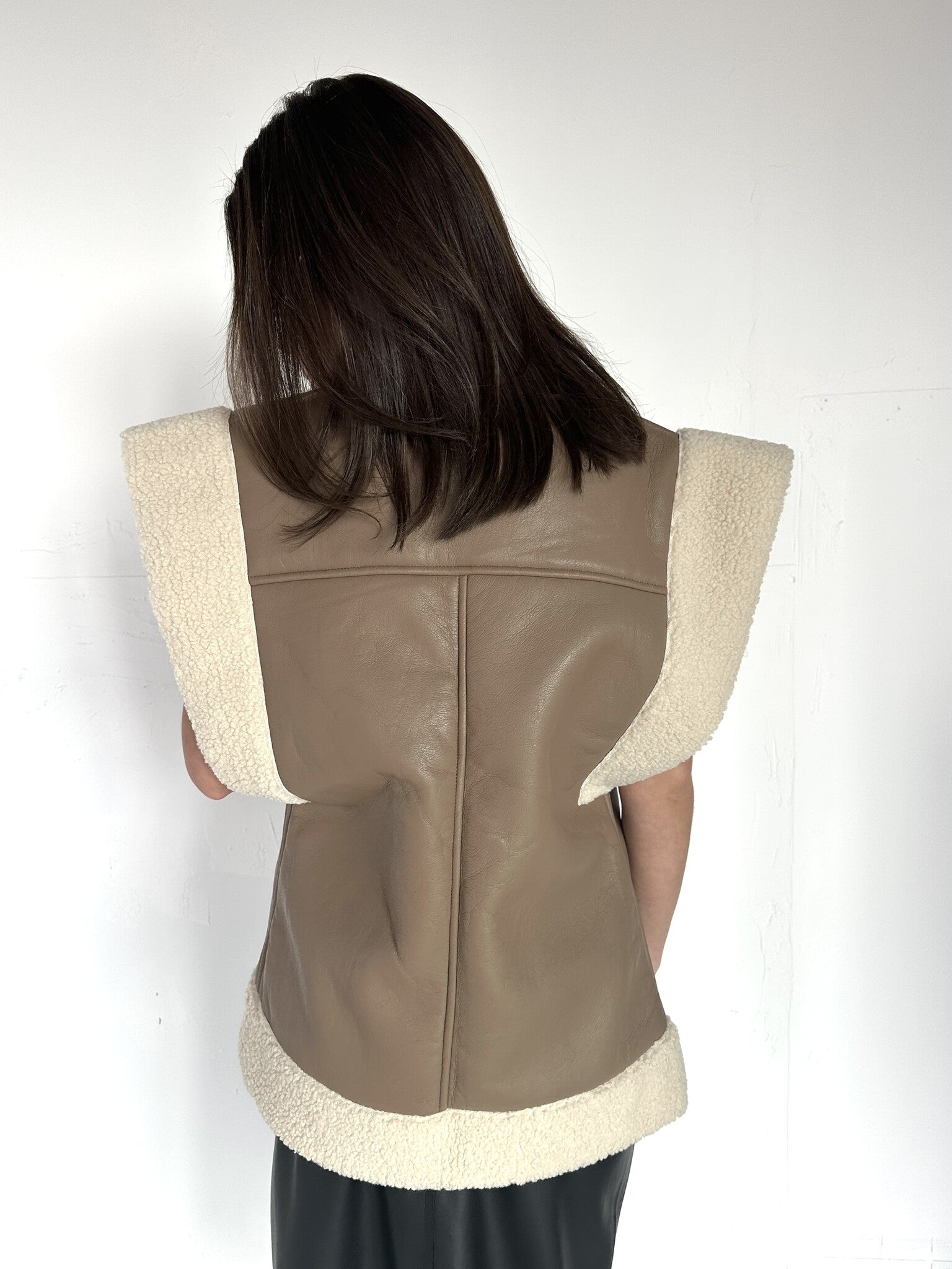 CHALECO BORREGO TAUPE