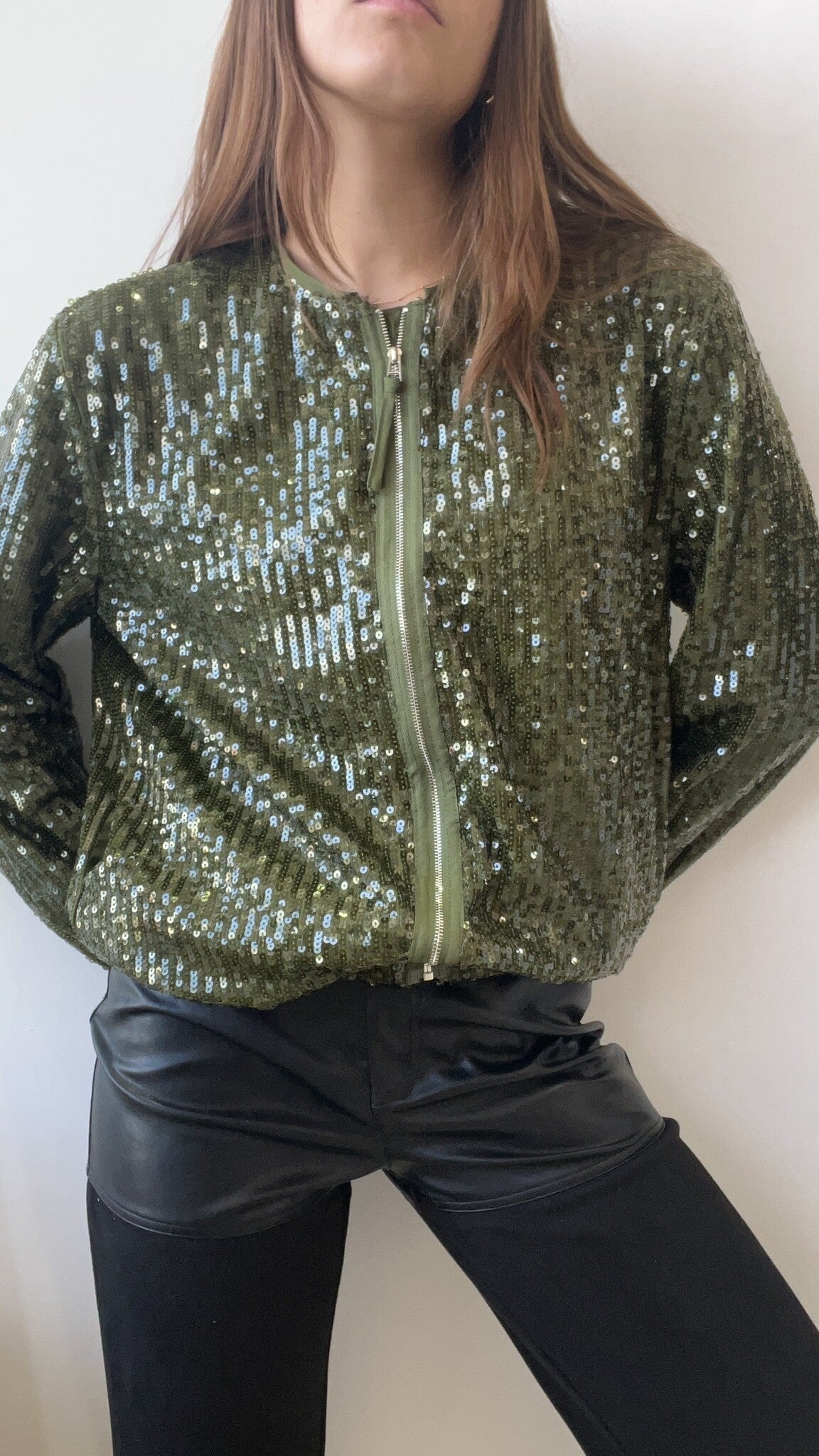 CHAMARRA BOMBER LENTEJUELA OLIVE