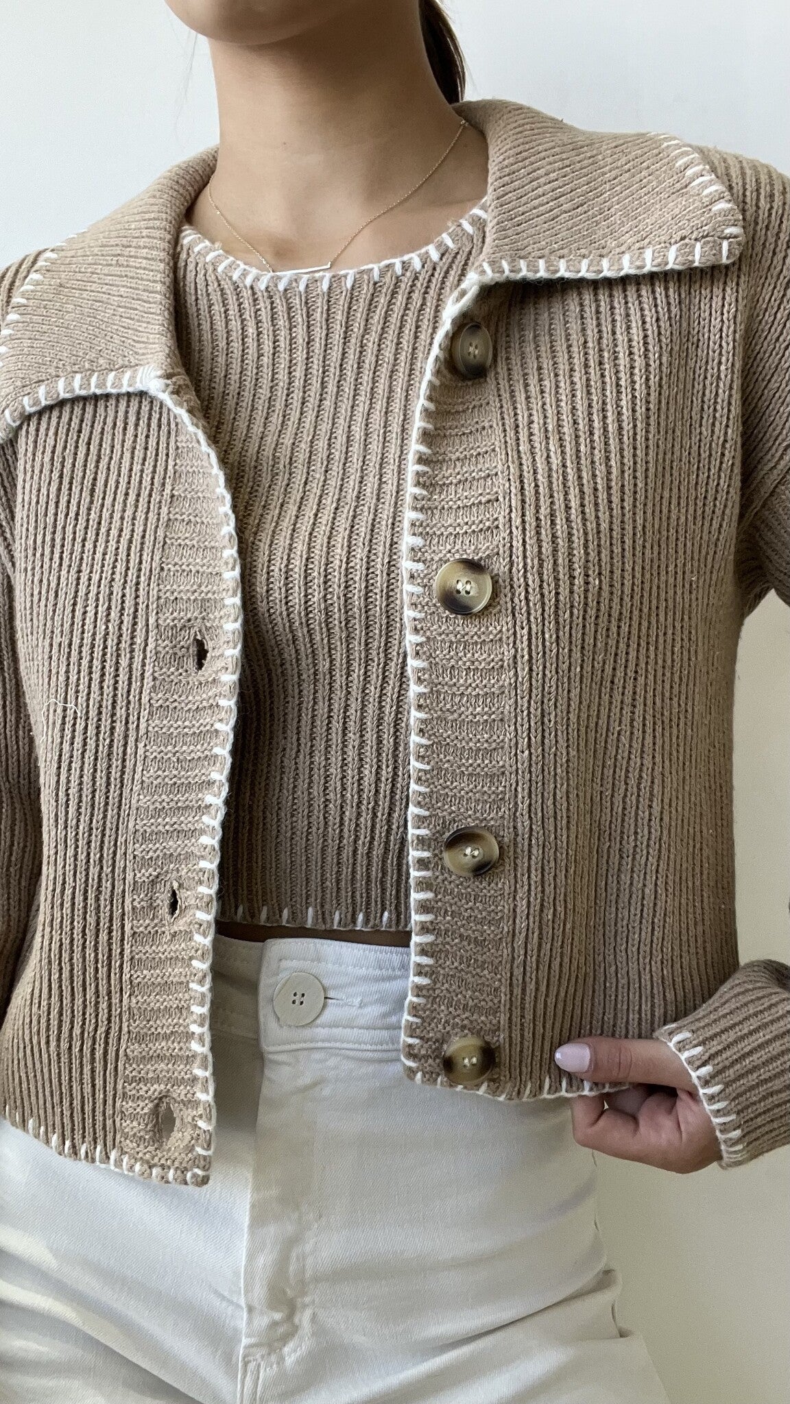 SUETER TAN WHITE TOP