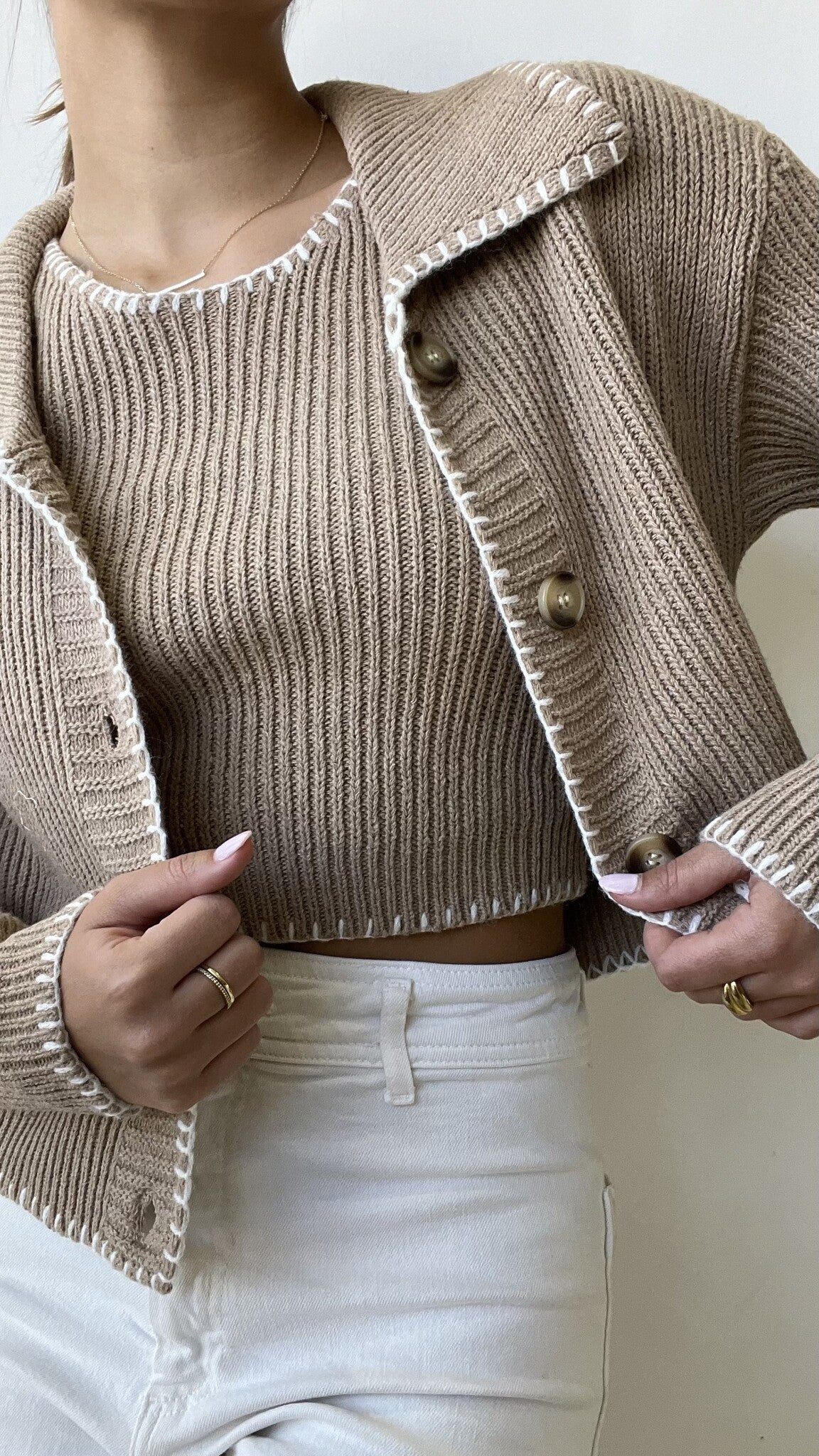 SUETER TAN WHITE TOP