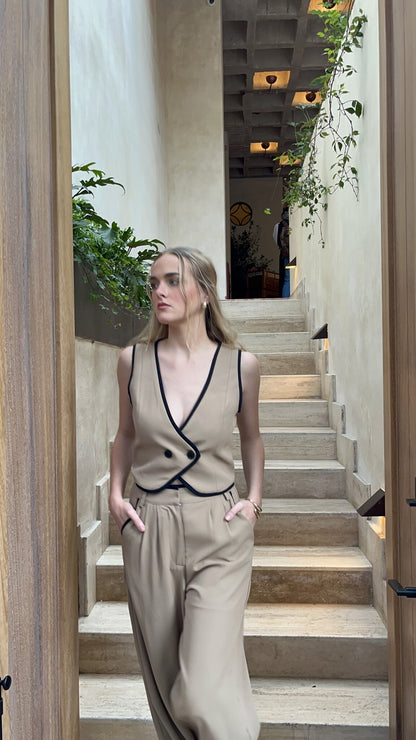 SET BEIGE DETALLE NEGRO