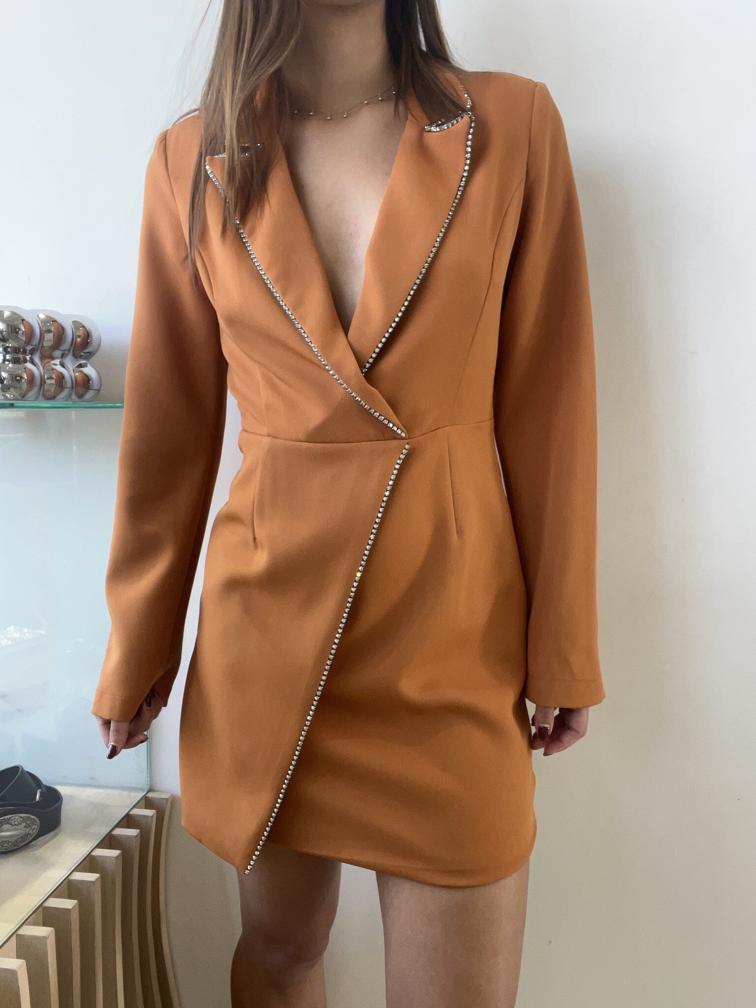 VESTIDO COLOR LADRILLO STUDS