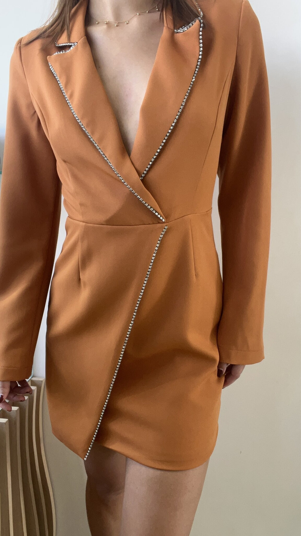 VESTIDO COLOR LADRILLO STUDS