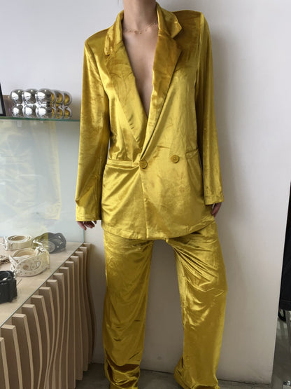 TRAJE GOLDEN TERCIOPELO