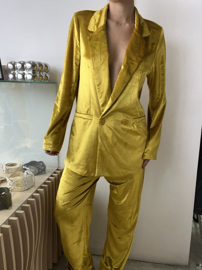 TRAJE GOLDEN TERCIOPELO