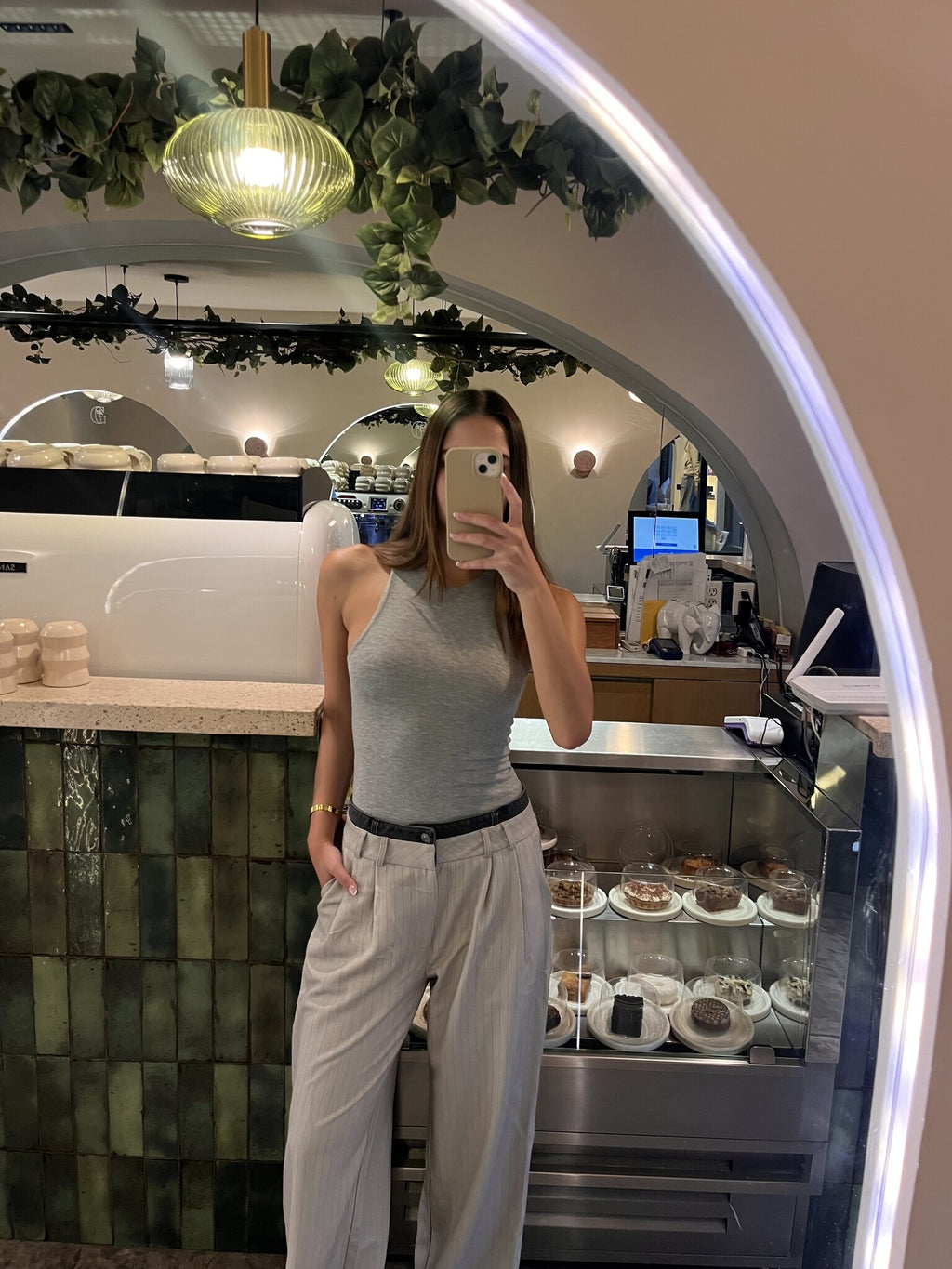 PANTALON GRIS PRETINA NEGRA
