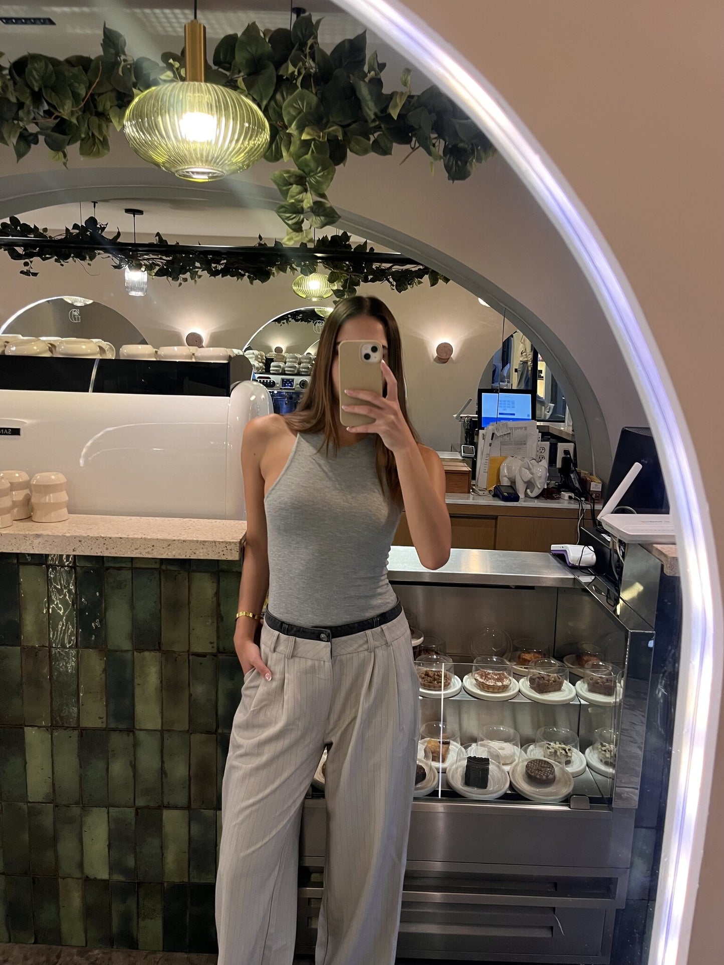 PANTALON GRIS PRETINA NEGRA