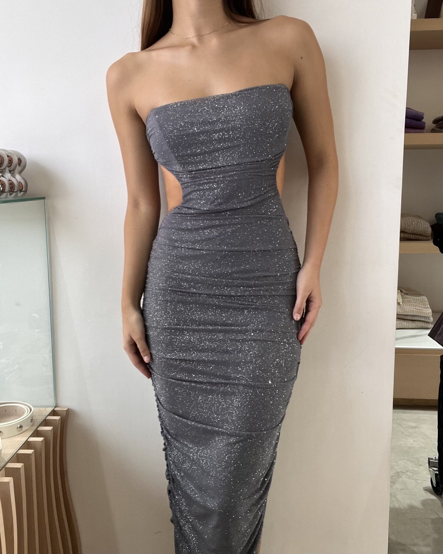 STRAPLESS GREY MIDI DRESS