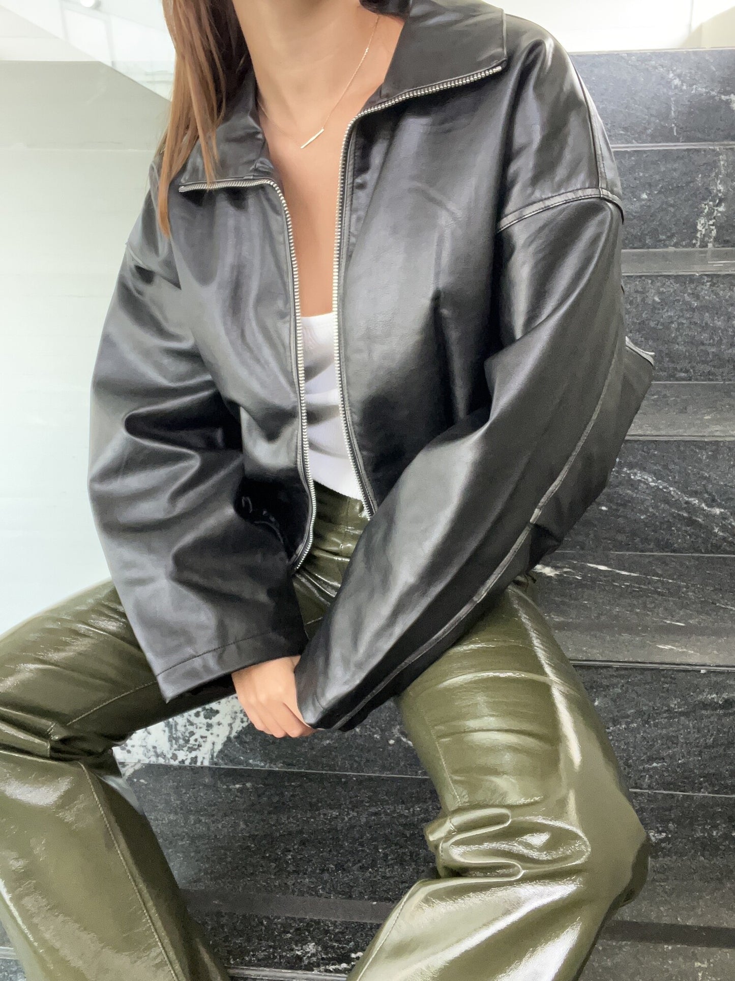 CHAMARRA PIEL NEGRA CIERRE