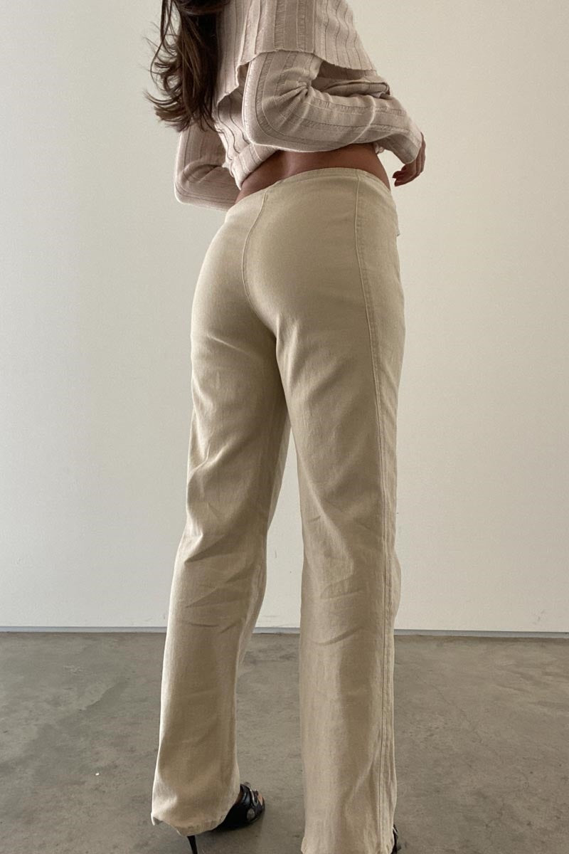 JEANS IVORY CON DETALLE CINTURON AJUSTABLE