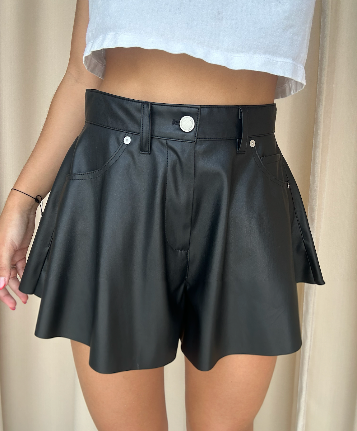 SHORT  PIEL VEGANA NEGRO