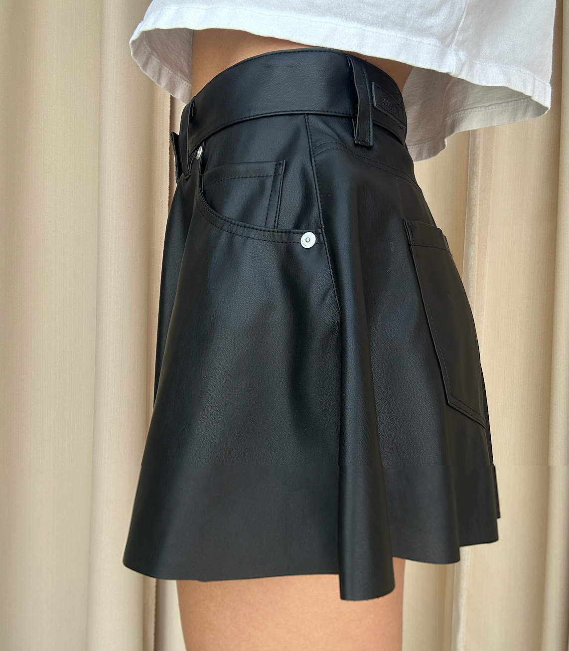 SHORT  PIEL VEGANA NEGRO