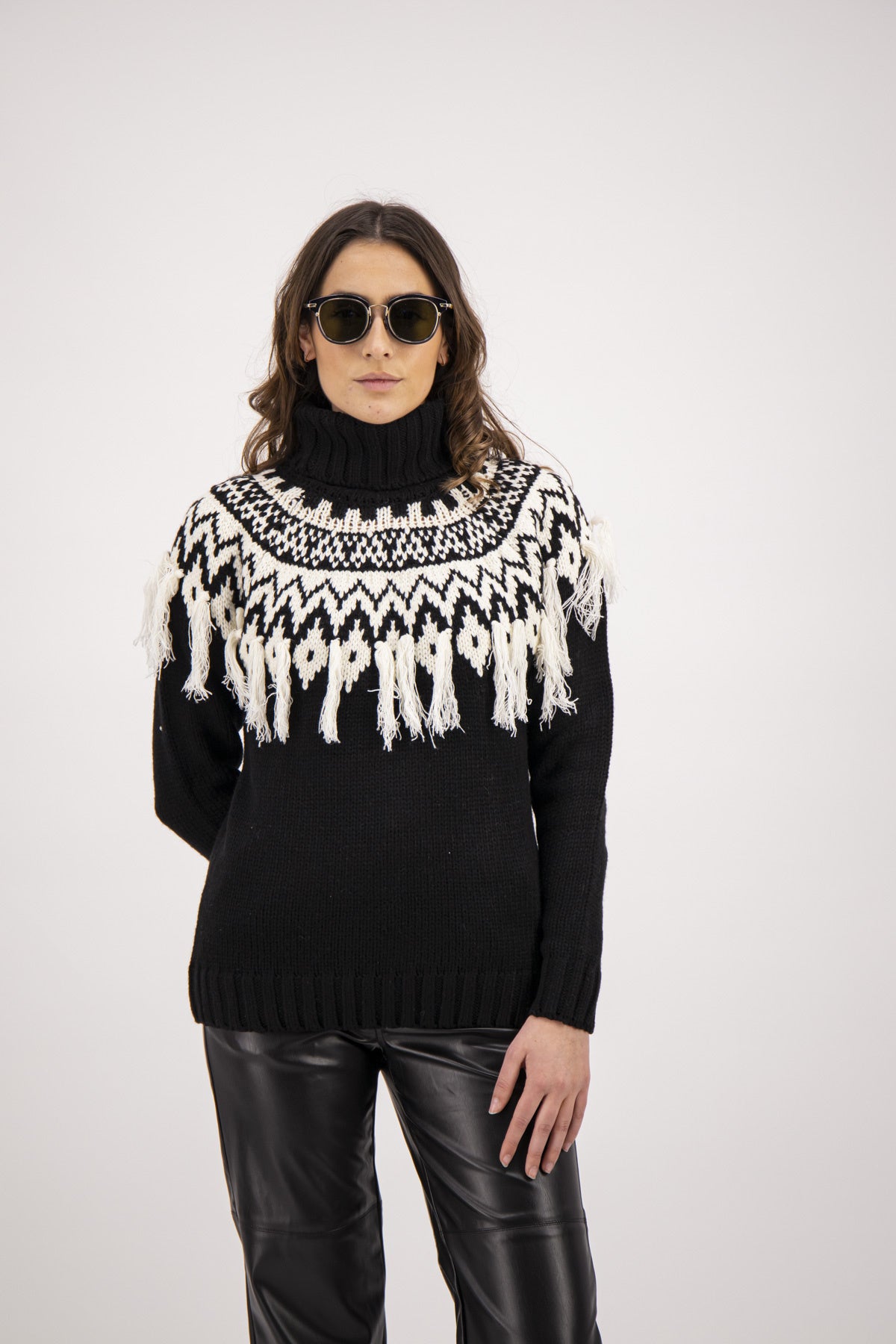 SUETER NEGRO DETALLE